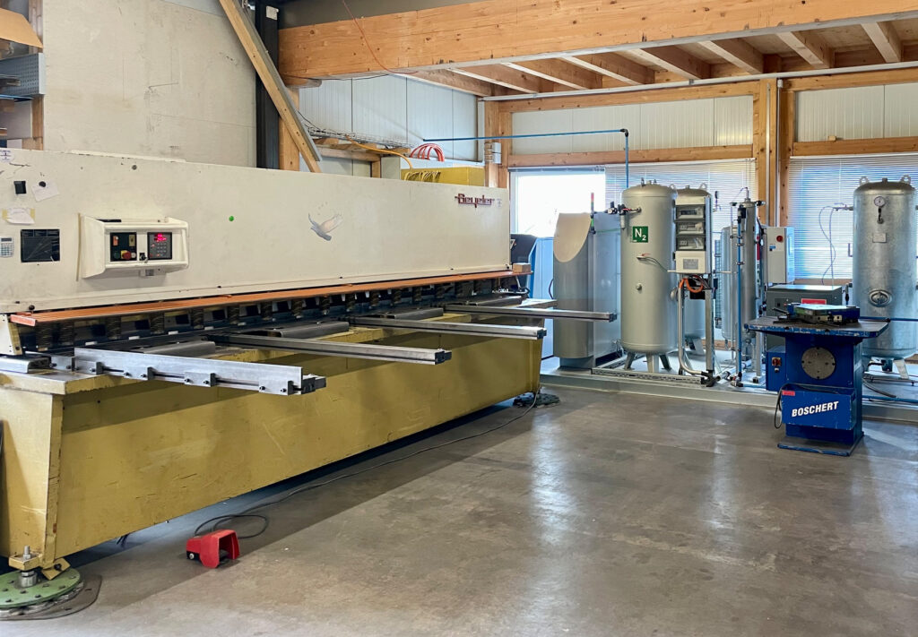 Découpe cisaille Beyeler pour tôle, tôlerie Chavornay